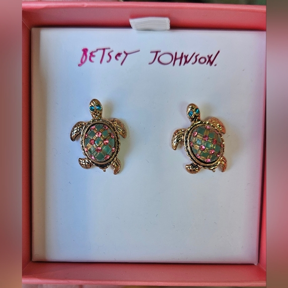 BETSEY JOHNSON New in Box Turtle post Stud Earrings Gold tone - Picture 3 of 8